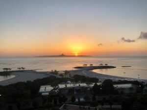 伊江島に沈む夕日